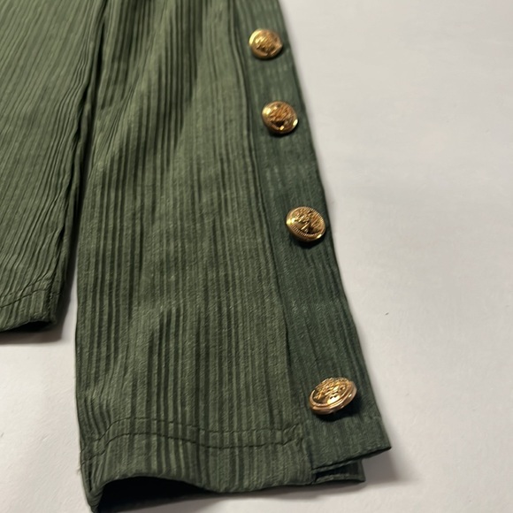 Elli White olive green top with gold button details - Picture 2 of 8